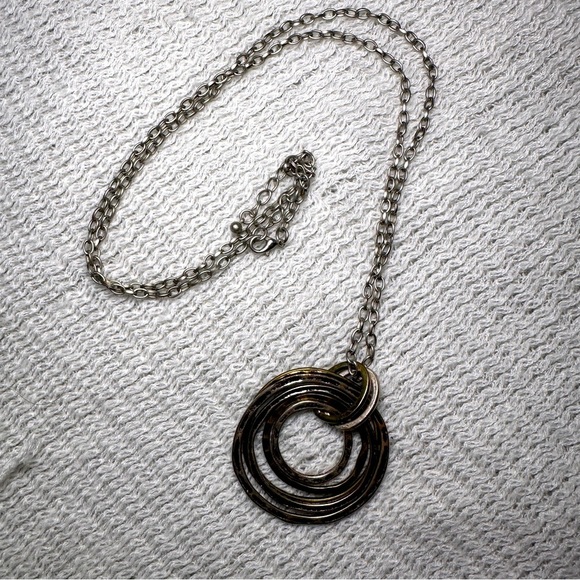 Vintage inspired multi-ring layered pendant necklace Boho Old Money - Picture 3 of 4